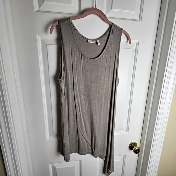 LOGO Women Top and Asymmetrical Tank Size Large - Picture 2 of 7